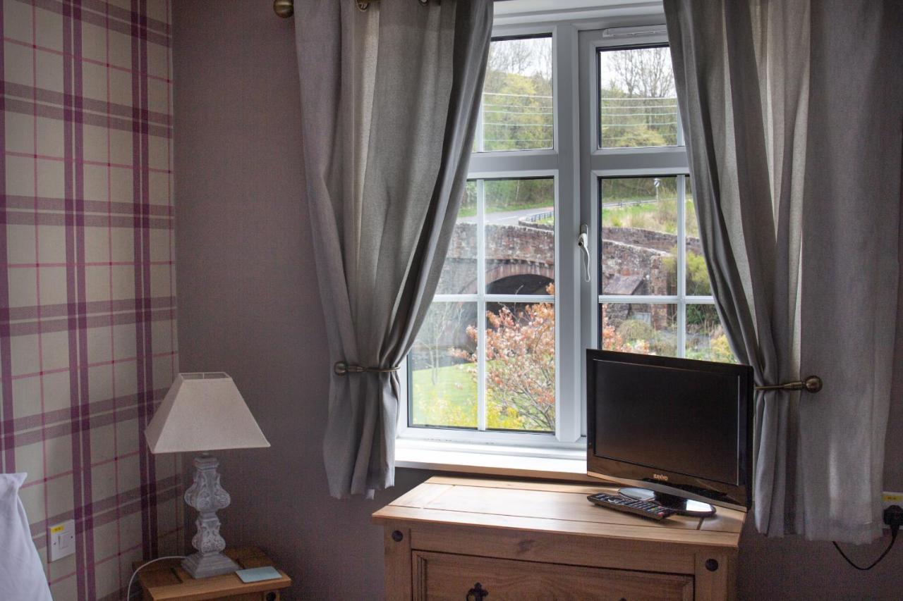 Horse And Hound Country Inn Bonchester Bridge Esterno foto