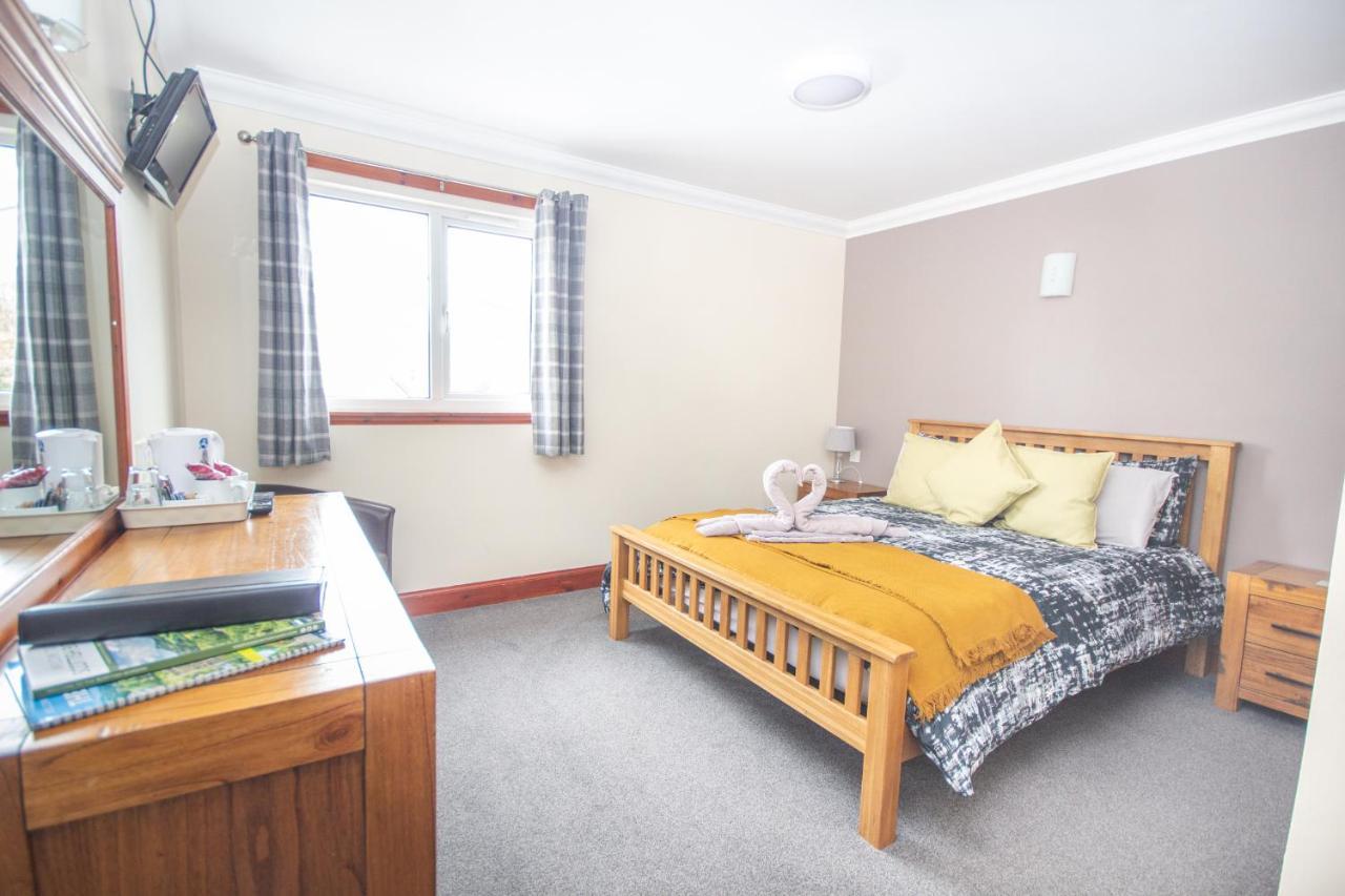 Horse And Hound Country Inn Bonchester Bridge Esterno foto